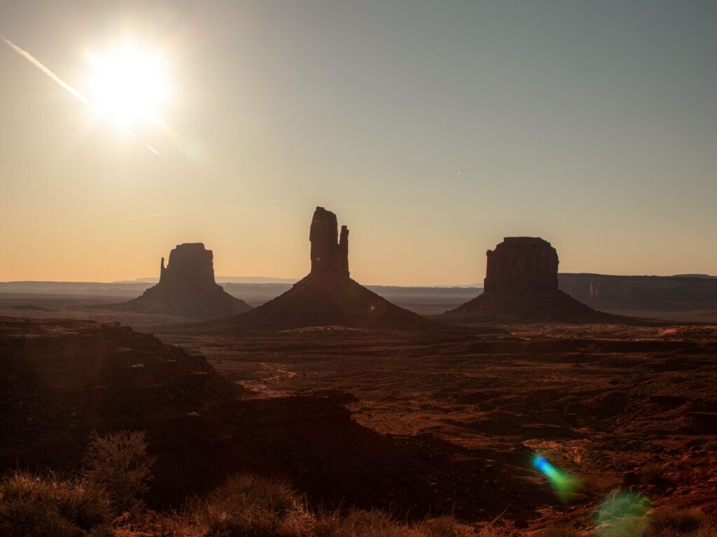 wschod slonca w monument valley